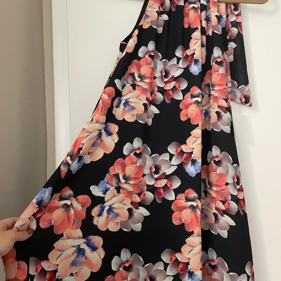 Cece Sleevless Rosetta Floral Shift Formal Dress - Picture 6 of 6